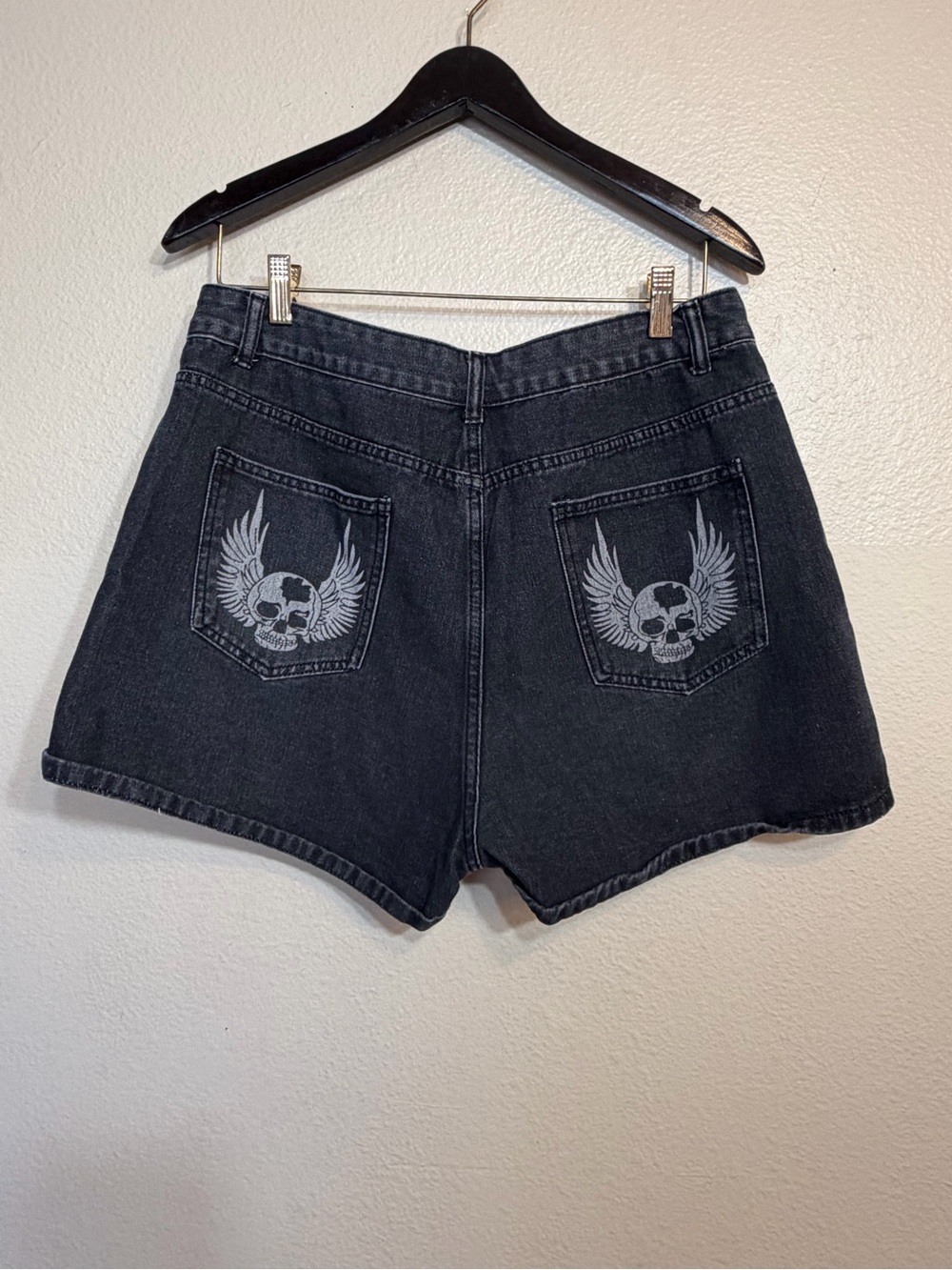Romwe Winged Skull Rocker Black High Rise Denim Shorts Womens Size 12 / XL 32”
